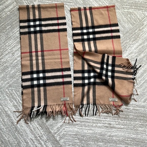 Burberry Scarf ( 2 scarfs) - Picture 3 of 5